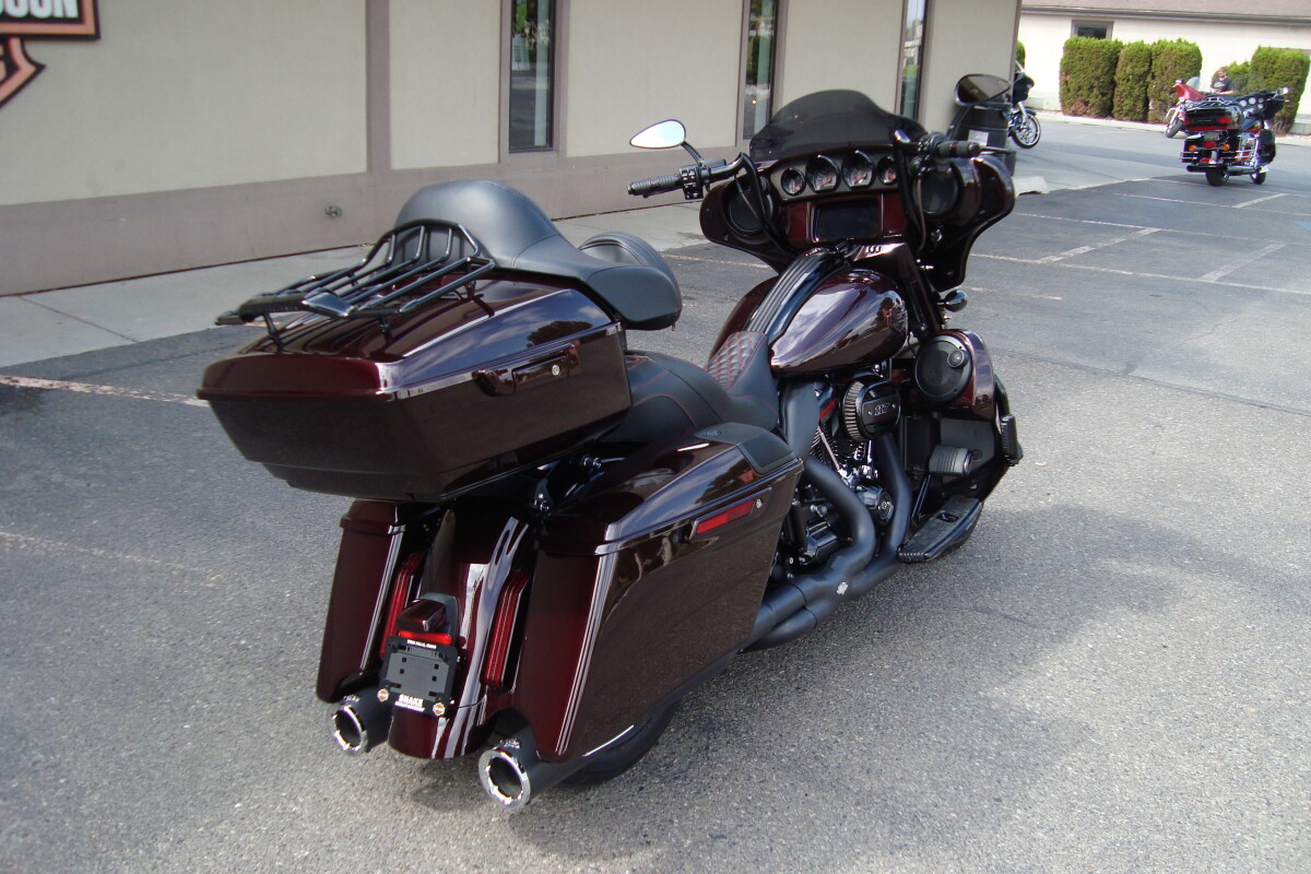 2019 Harley-Davidson CVO Street Glide Black Forest & Wineberry - Photo 2