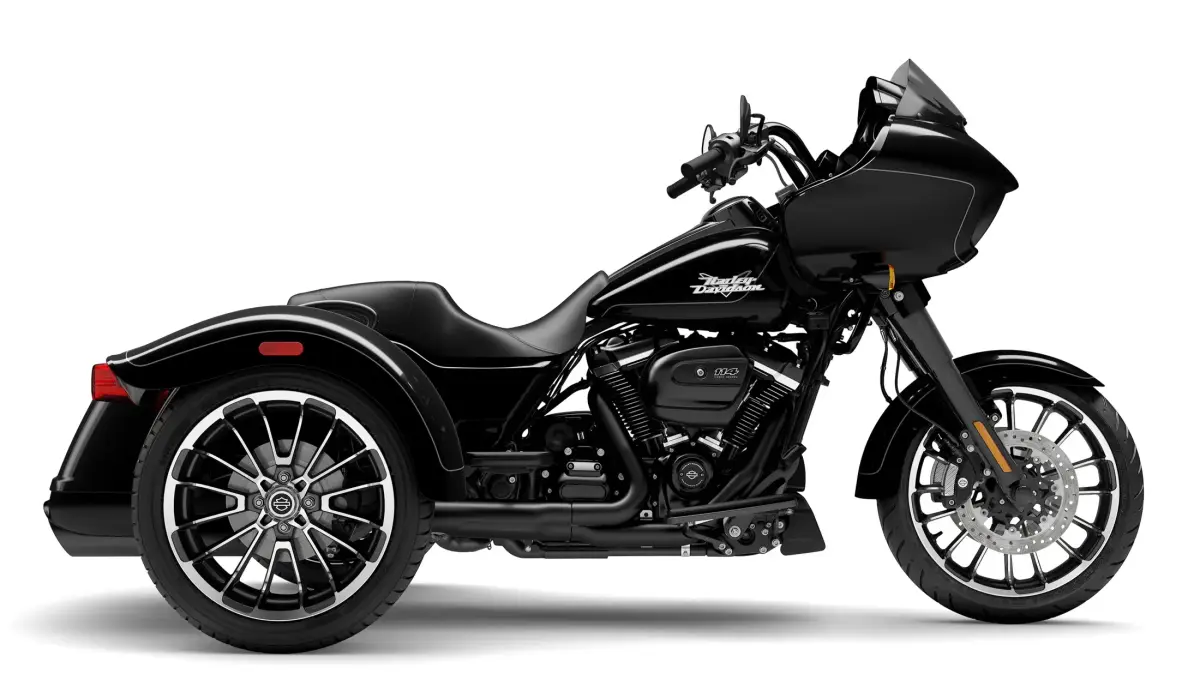 2025 Harley-Davidson Road Glide 3 Vivid Black - Black Finish
