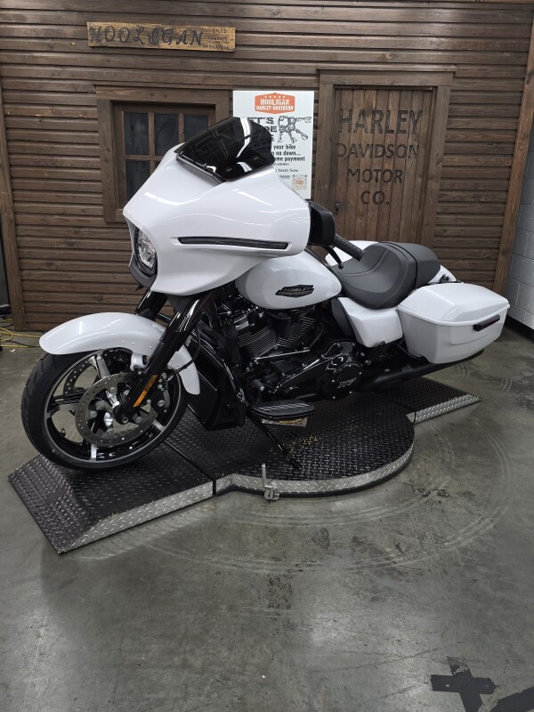 2025 Harley-Davidson Street Glide WHITE ONYX PRL/BLK TRIM - Photo 6