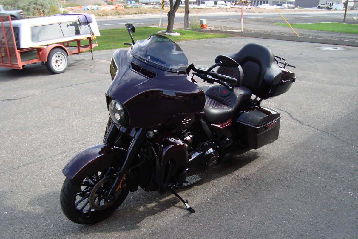 2019 Harley-Davidson CVO Street Glide Black Forest & Wineberry - Photo 6