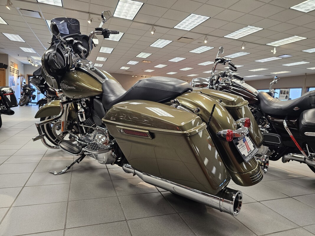 FLHX 2016 Street Glide - Photo 6