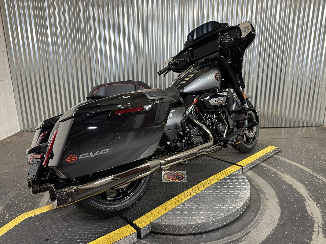 2025 Harley-Davidson CVO Street Glide Raven Fade - Photo 8