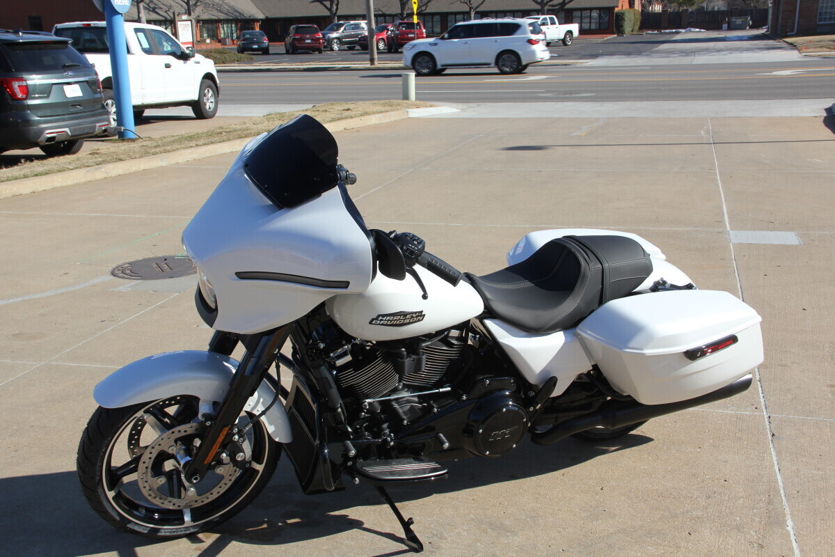 2025 Harley-Davidson Street Glide White Onyx Pearl - Black Finish - Photo 6