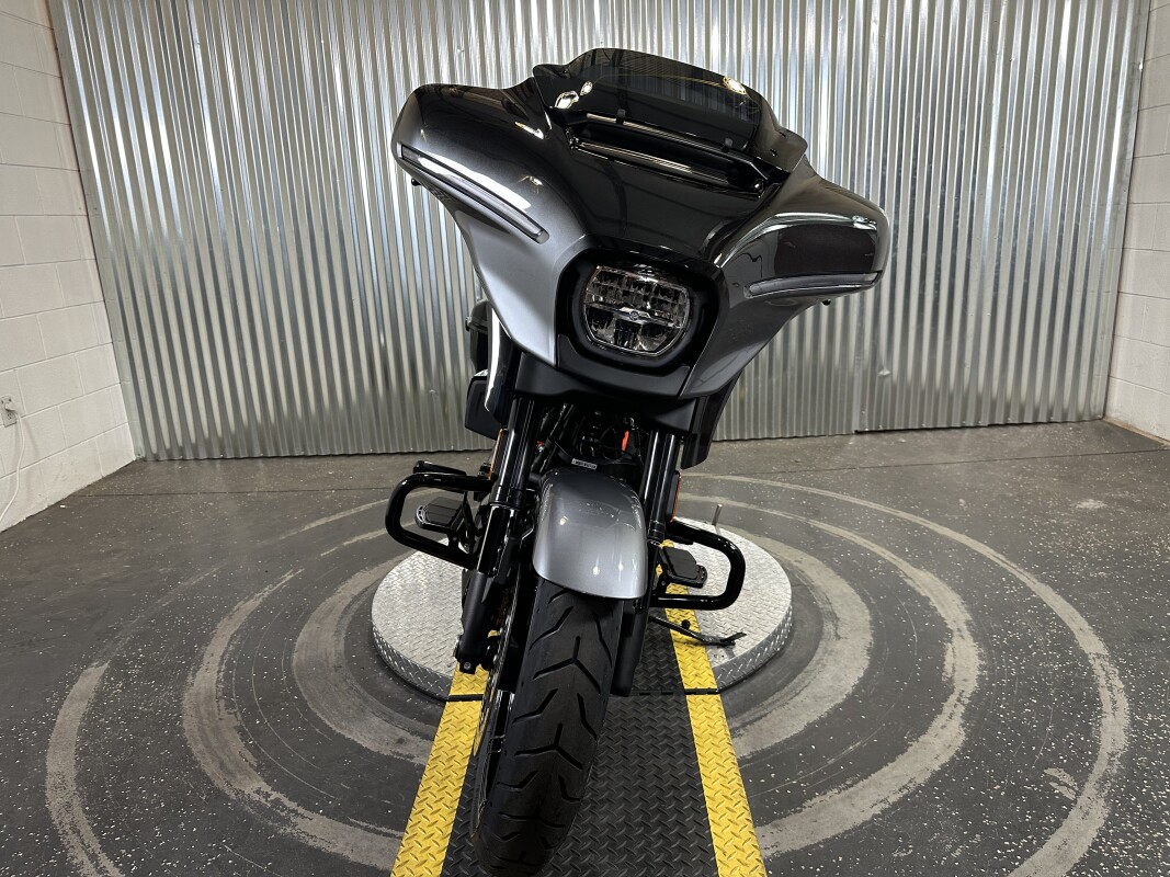 2025 Harley-Davidson CVO Street Glide Raven Fade - Photo 3