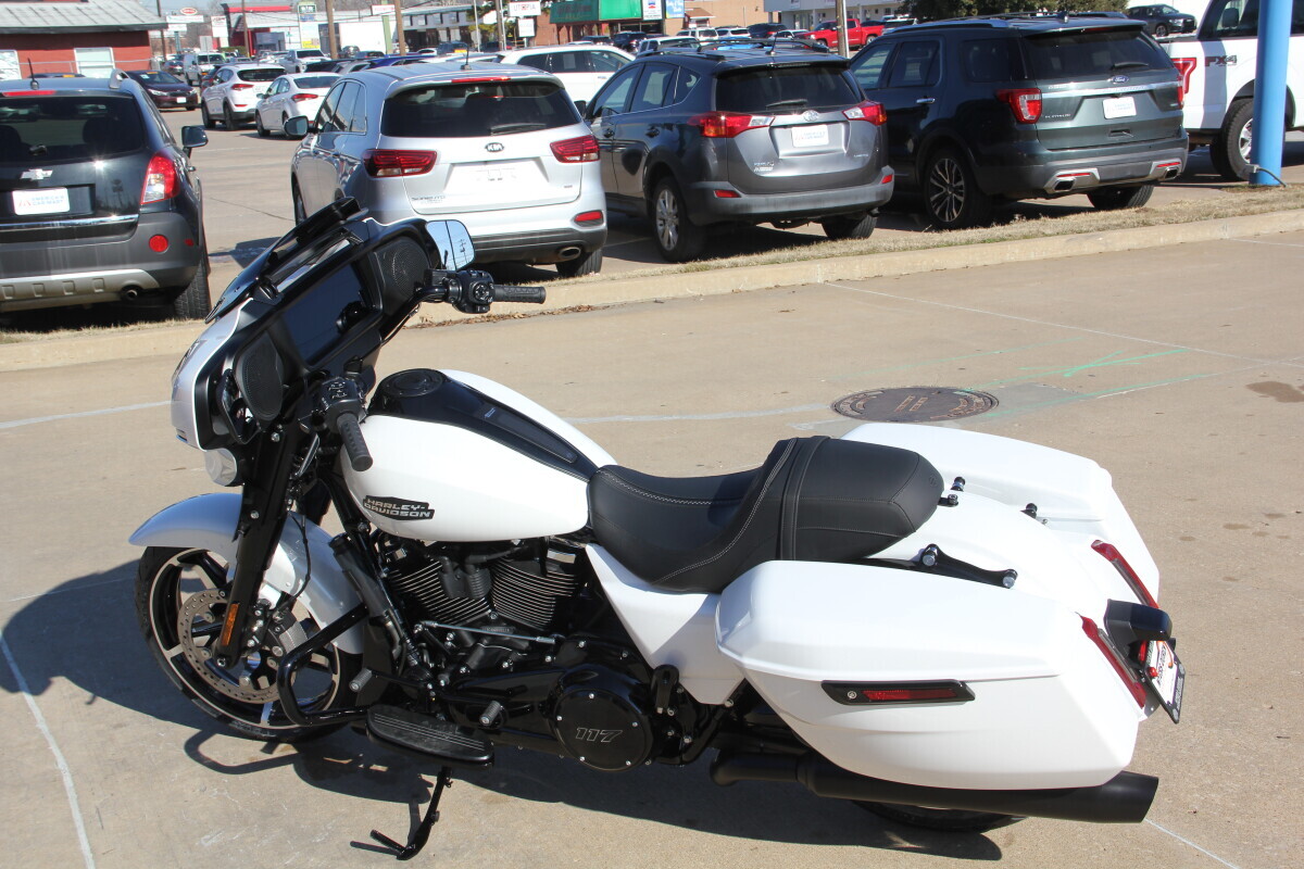 2025 Harley-Davidson Street Glide White Onyx Pearl - Black Finish - Photo 7