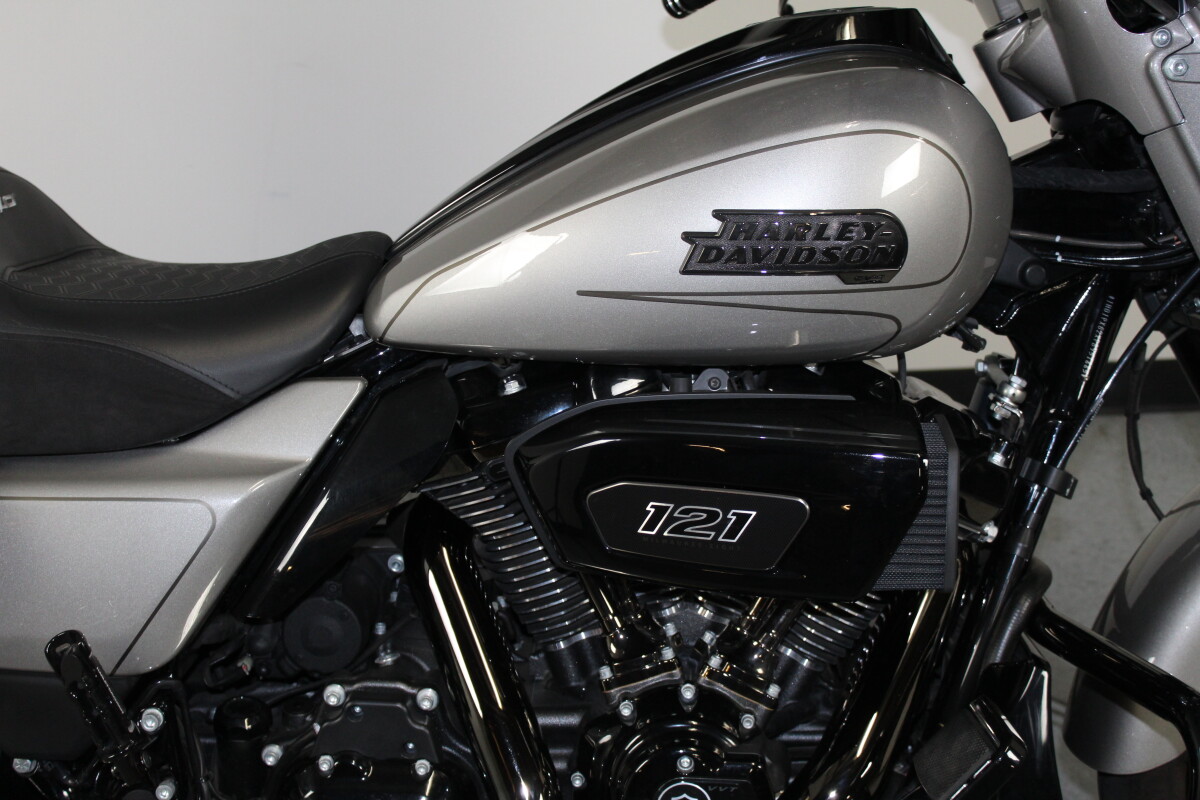 Harley-Davidson CVO Street Glide 2023 FLHXSE 951885B DARK PLATINUM - Photo 9