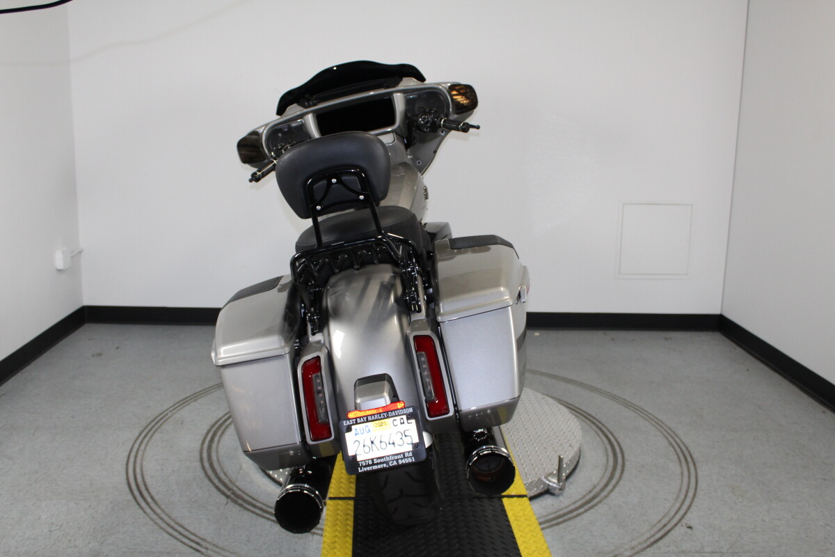 Harley-Davidson CVO Street Glide 2023 FLHXSE 951885B DARK PLATINUM - Photo 7
