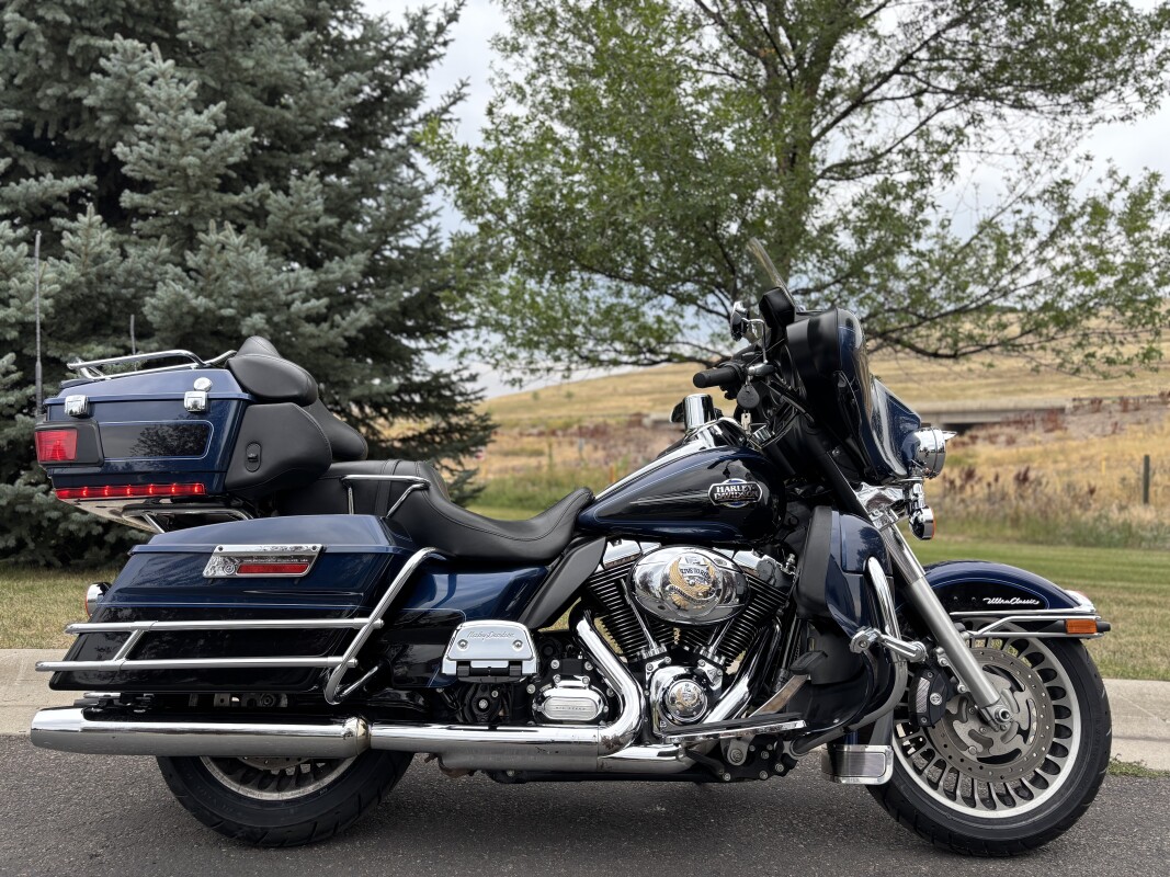 2013 Harley-Davidson Ultra Classic Electra Glide Big Blue Pearl/Vivid Black