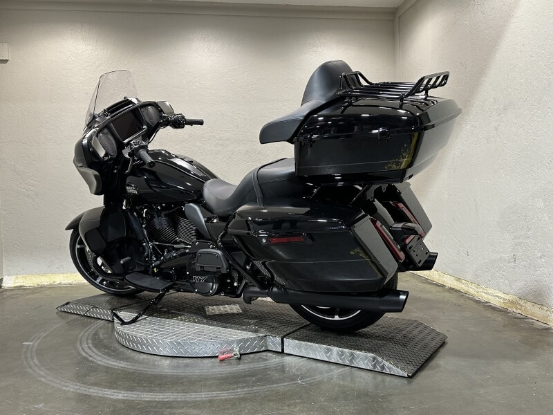 Harley-Davidson Street Glide Ultra 2025 FLHXU 84603051 VIVID BLACK W/ PINSTRIPE - Photo 7