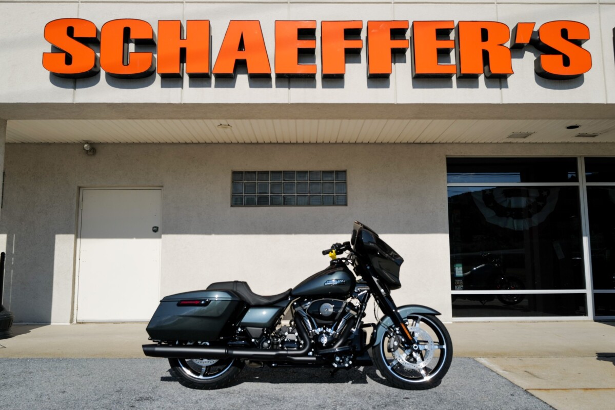 2025 Harley-Davidson Street Glide FLHX Iron Horse Metallic - Black Finish