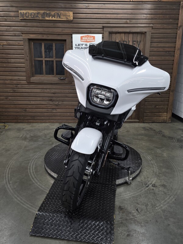 2025 Harley-Davidson Street Glide WHITE ONYX PRL/BLK TRIM - Photo 7