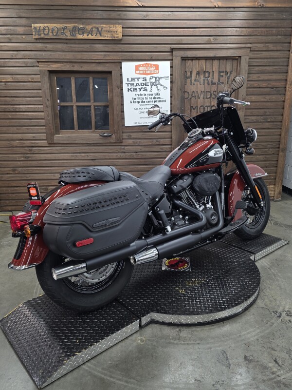 2024 Harley-Davidson Heritage Classic 114 RED ROCK/BLACK W/ PINSTRIPE - Photo 2