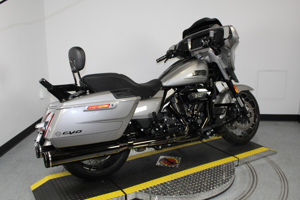 Harley-Davidson CVO Street Glide 2023 FLHXSE 951885B DARK PLATINUM - Photo 8