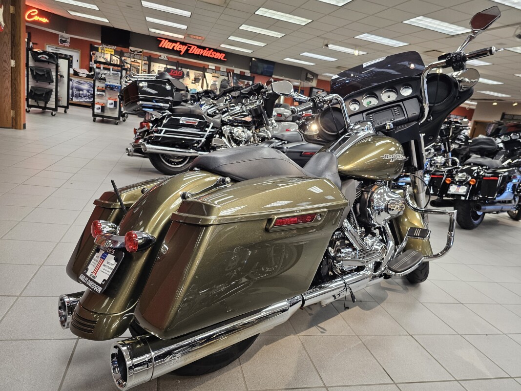 FLHX 2016 Street Glide - Photo 8