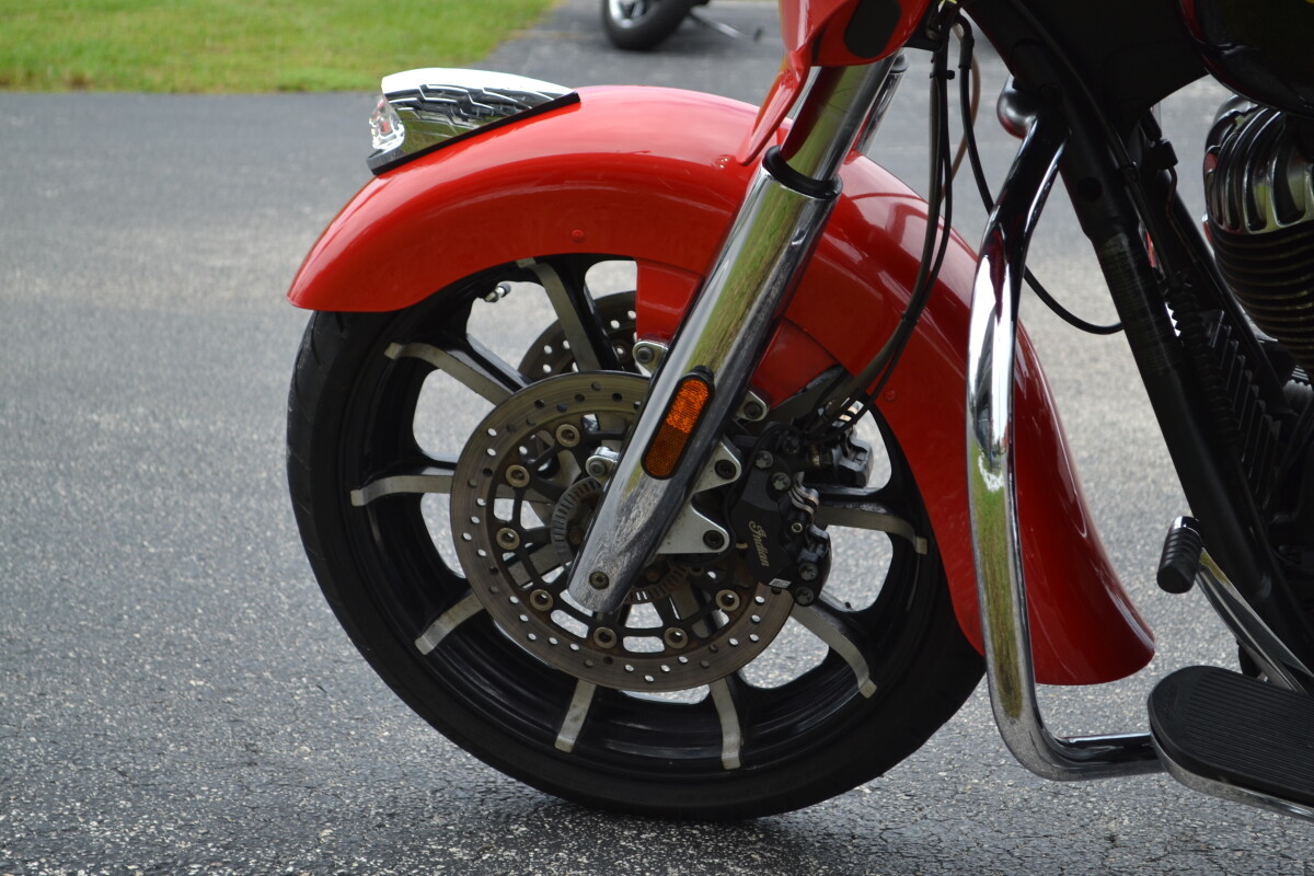 2017 Indian Motorcycle Chieftain® Limited Wildfire Red / Thunder Black, photo 16