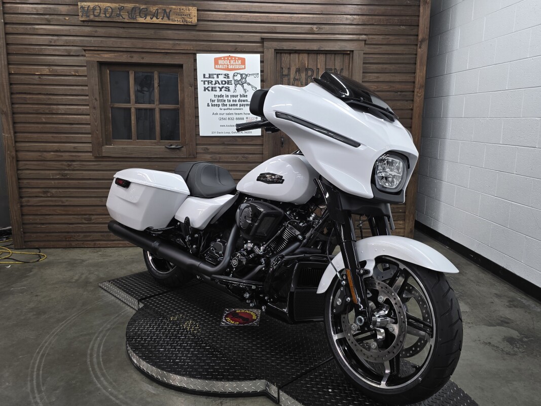 2025 Harley-Davidson Street Glide WHITE ONYX PRL/BLK TRIM - Photo 8