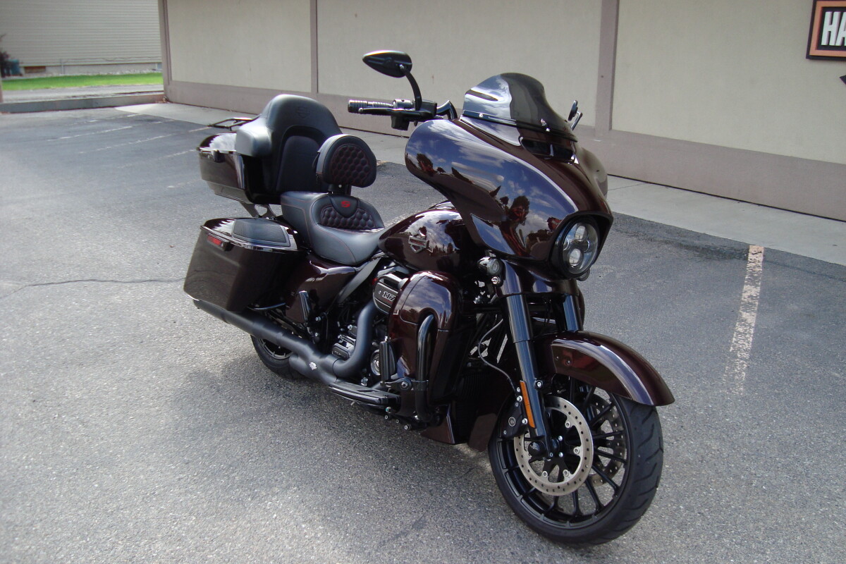 2019 Harley-Davidson CVO Street Glide Black Forest & Wineberry - Photo 8