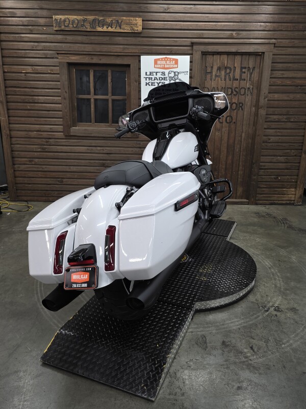 2025 Harley-Davidson Street Glide WHITE ONYX PRL/BLK TRIM - Photo 3