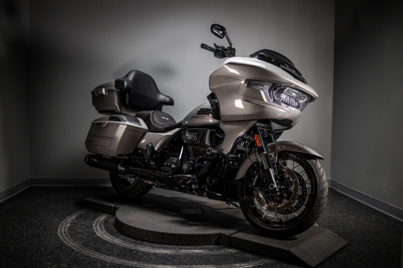 2023 CVO™ Road Glide™ (FLTRXSE)