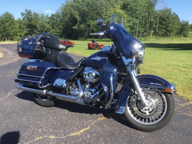 2012 Harley-Davidson® Ultra Classic™ Electra Glide® BLUE PEACE OFFICER EDITION 