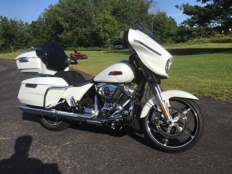 2024 Harley-Davidson® Street Glide® White Onyx Pearl
