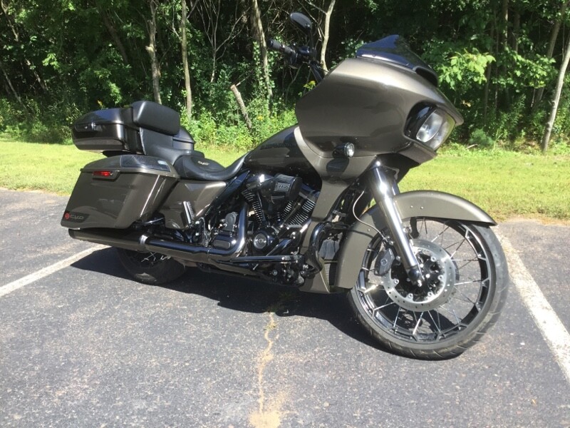 2021 Harley-Davidson® CVO™ Road Glide® Bronze Armor