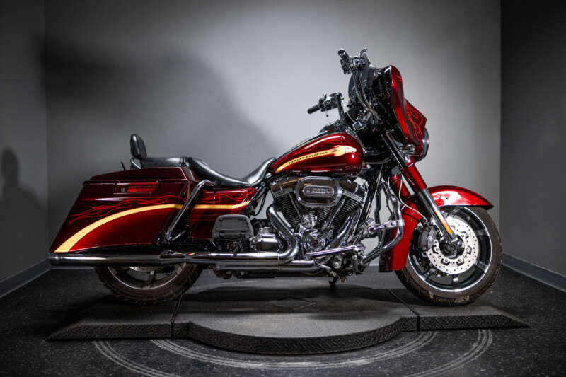  2010 CVO™ Street Glide® (FLHXSE)