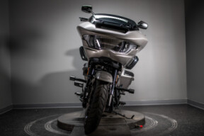 2023 CVO™ Road Glide™ (FLTRXSE) thumb 3