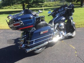2012 Harley-Davidson® Ultra Classic™ Electra Glide® BLUE PEACE OFFICER EDITION  thumb 1