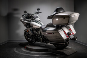 2023 CVO™ Road Glide™ (FLTRXSE) thumb 0