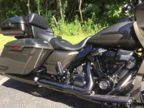 2021 Harley-Davidson® CVO™ Road Glide® Bronze Armor thumb 0