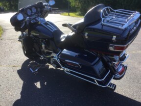 2012 Harley-Davidson® Ultra Classic™ Electra Glide® BLUE PEACE OFFICER EDITION  thumb 2