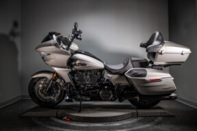 2023 CVO™ Road Glide™ (FLTRXSE) thumb 1