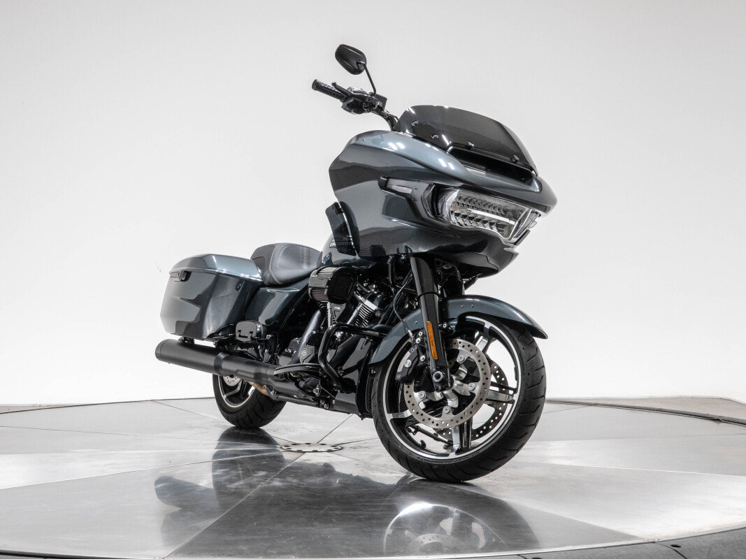 Road Glide image 2
