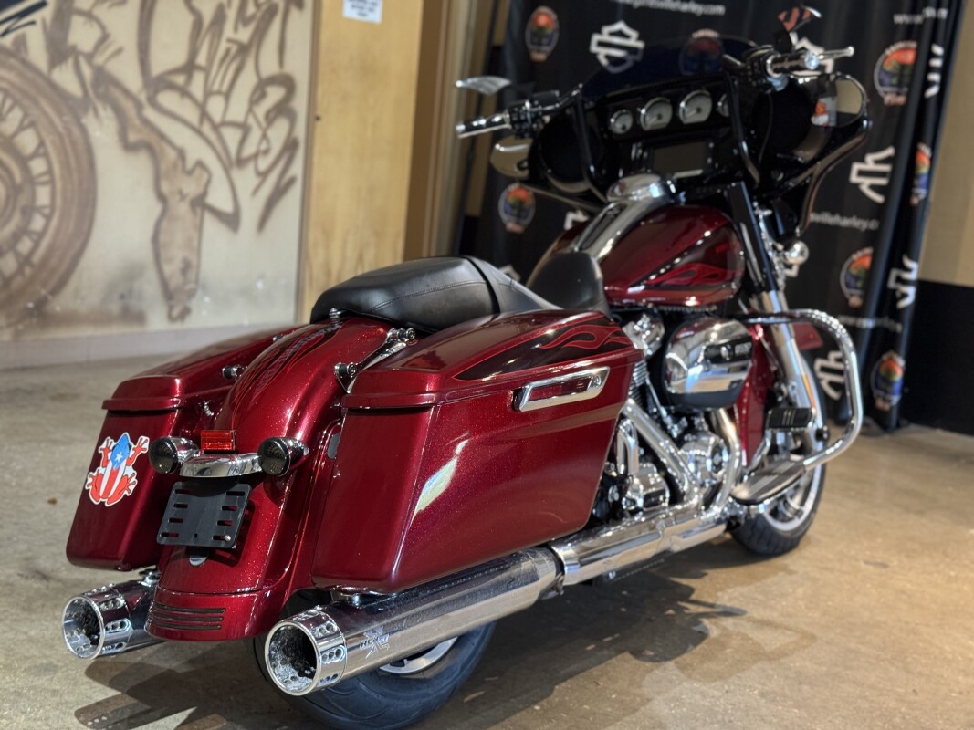 FLHXS 2017 Street Glide Special - Photo 5