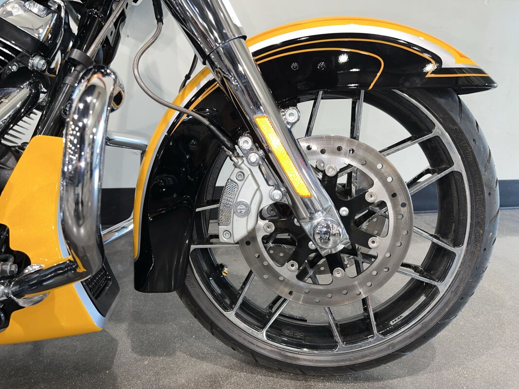 2022 Harley-Davidson CVO Street Glide FLHXSE - Photo 3