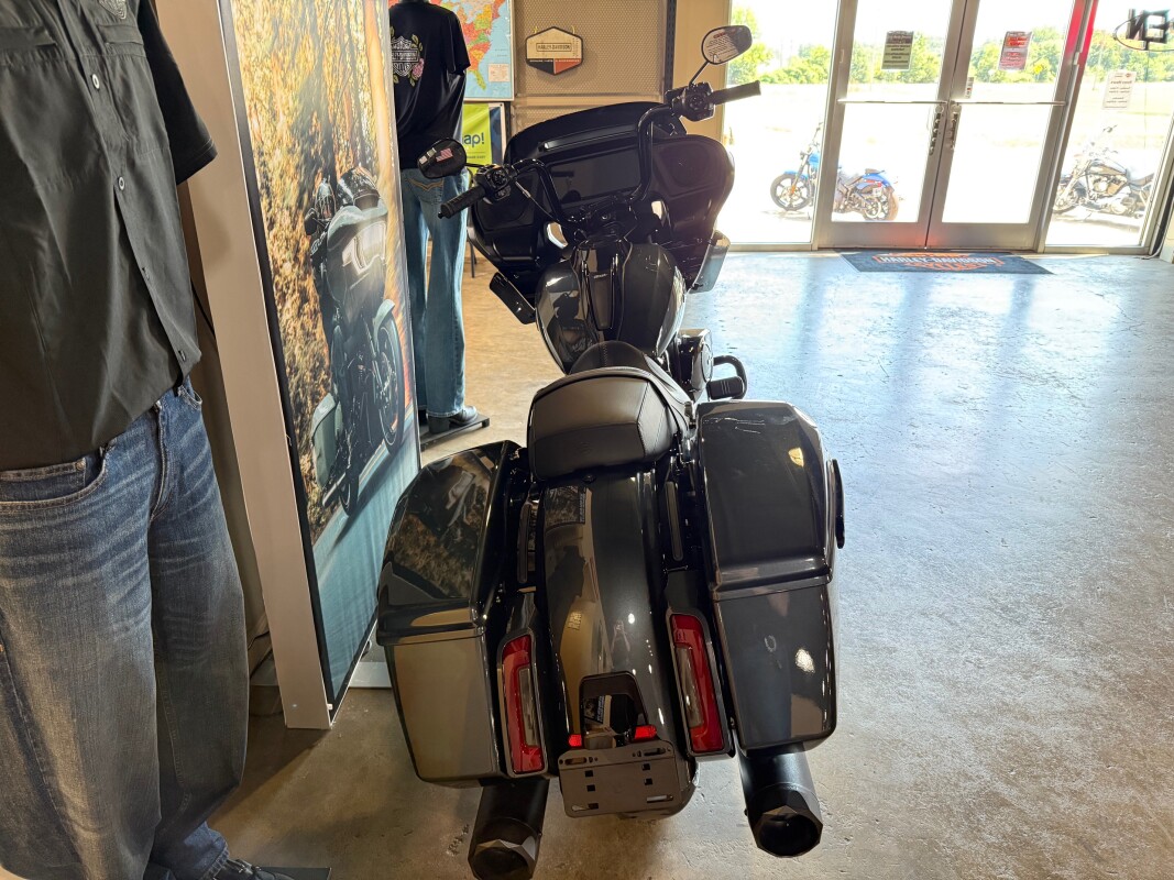 2025 Harley-Davidson Road Glide - Photo 4