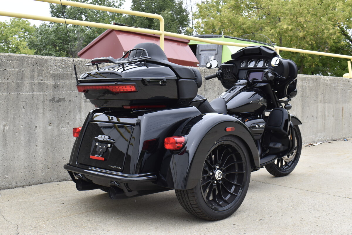2025 Harley-Davidson Tri Glide Ultra FLHTCUTG - Photo 9