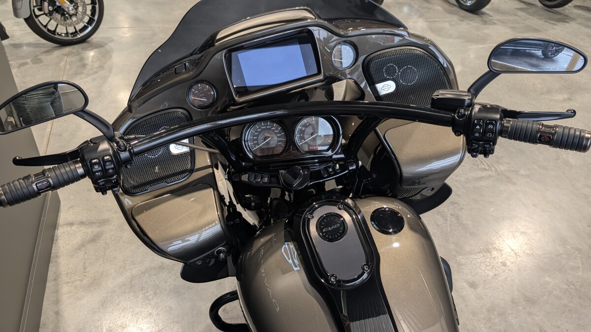 2021 Harley-Davidson CVO Road Glide Bronze Armor - Photo 7