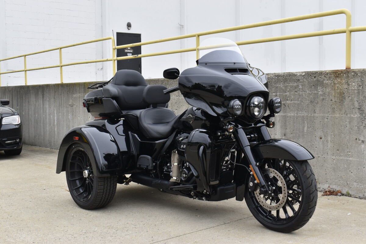 2025 Harley-Davidson Tri Glide Ultra FLHTCUTG - Photo 2