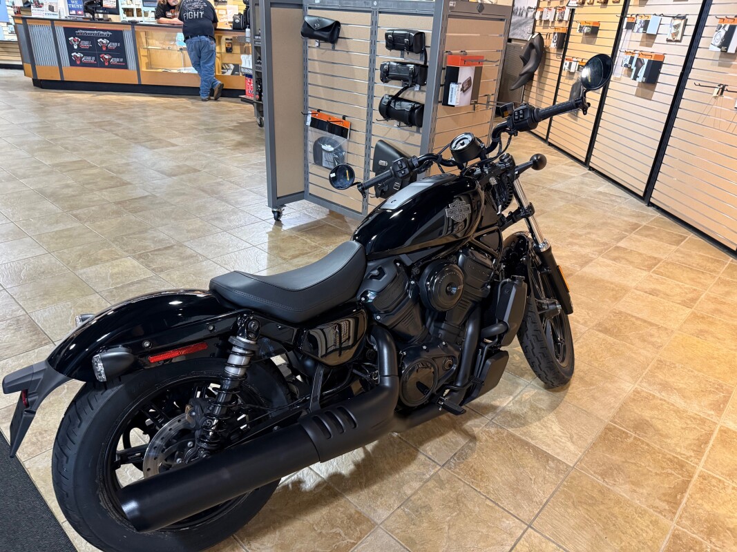 2025 Harley-Davidson Nightster Vivid Black - Photo 2