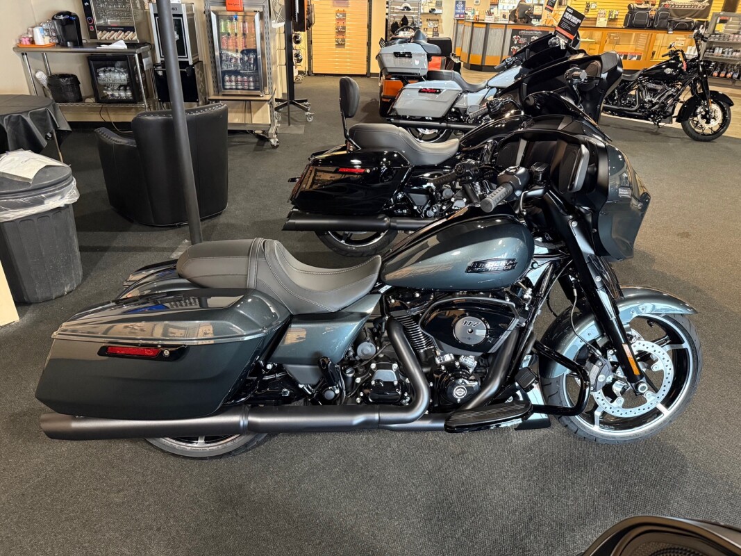 FLHX 2025 Street Glide - Photo 6