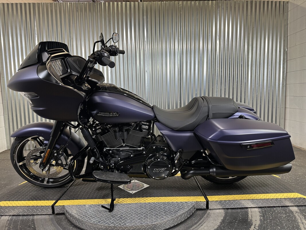 2025 Harley-Davidson Road Glide Purple Abyss Denim - Black Finish - Photo 5