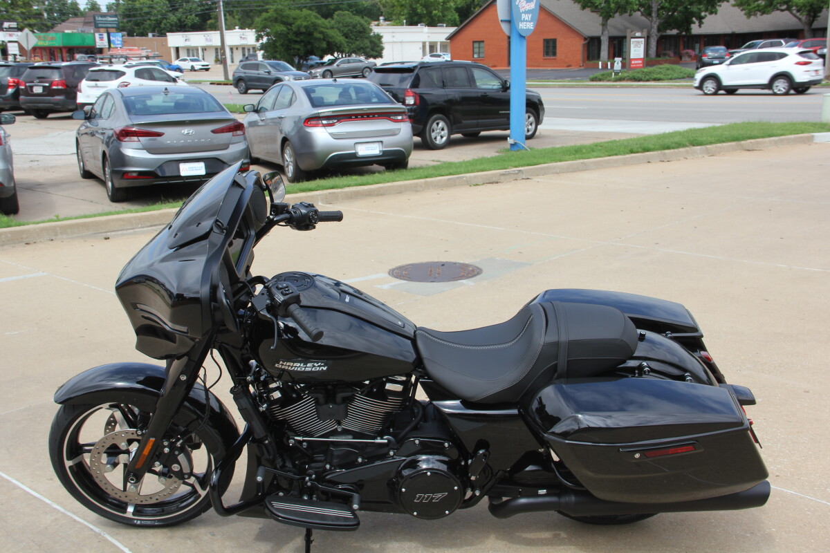 2025 Harley-Davidson Street Glide Vivid Black - Black Finish - Photo 3