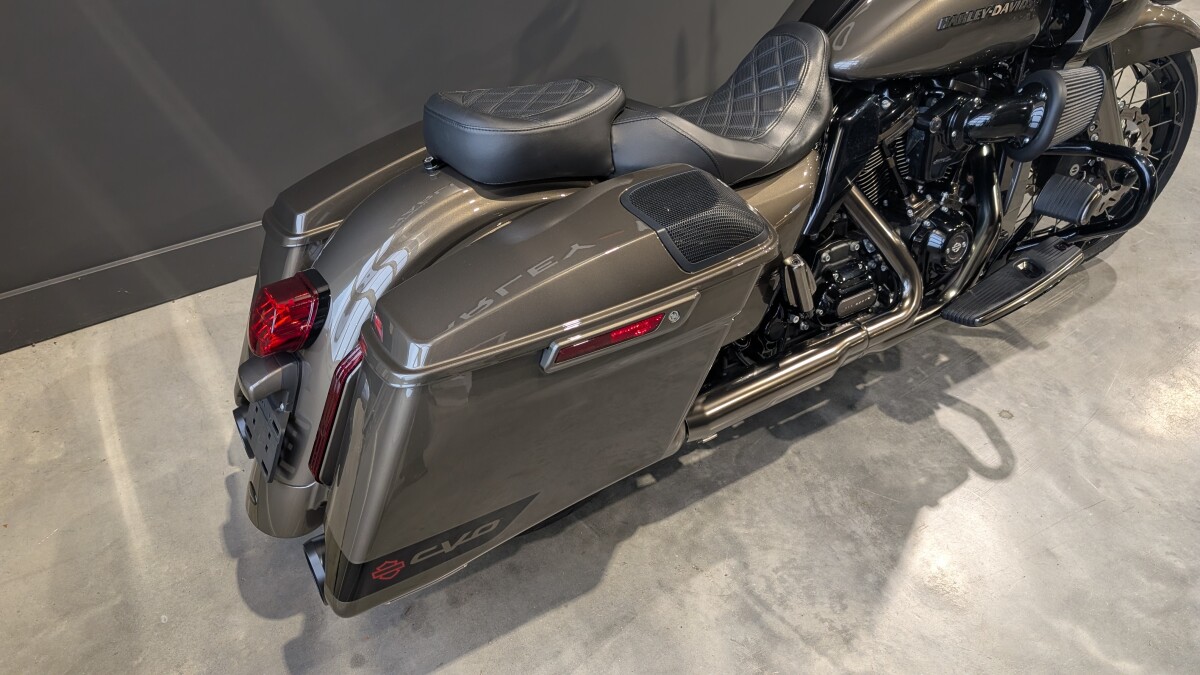 2021 Harley-Davidson CVO Road Glide Bronze Armor - Photo 5