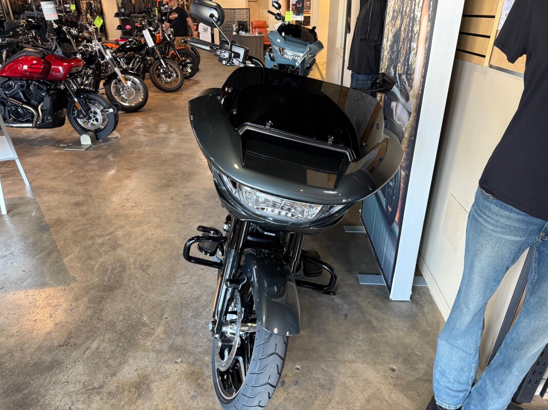 2025 Harley-Davidson Road Glide - Photo 3