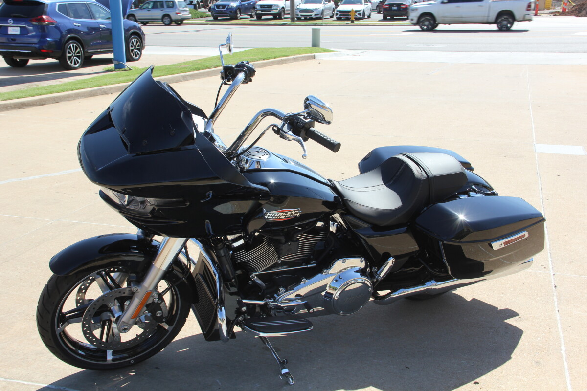 2025 Harley-Davidson Road Glide Vivid Black - Photo 6