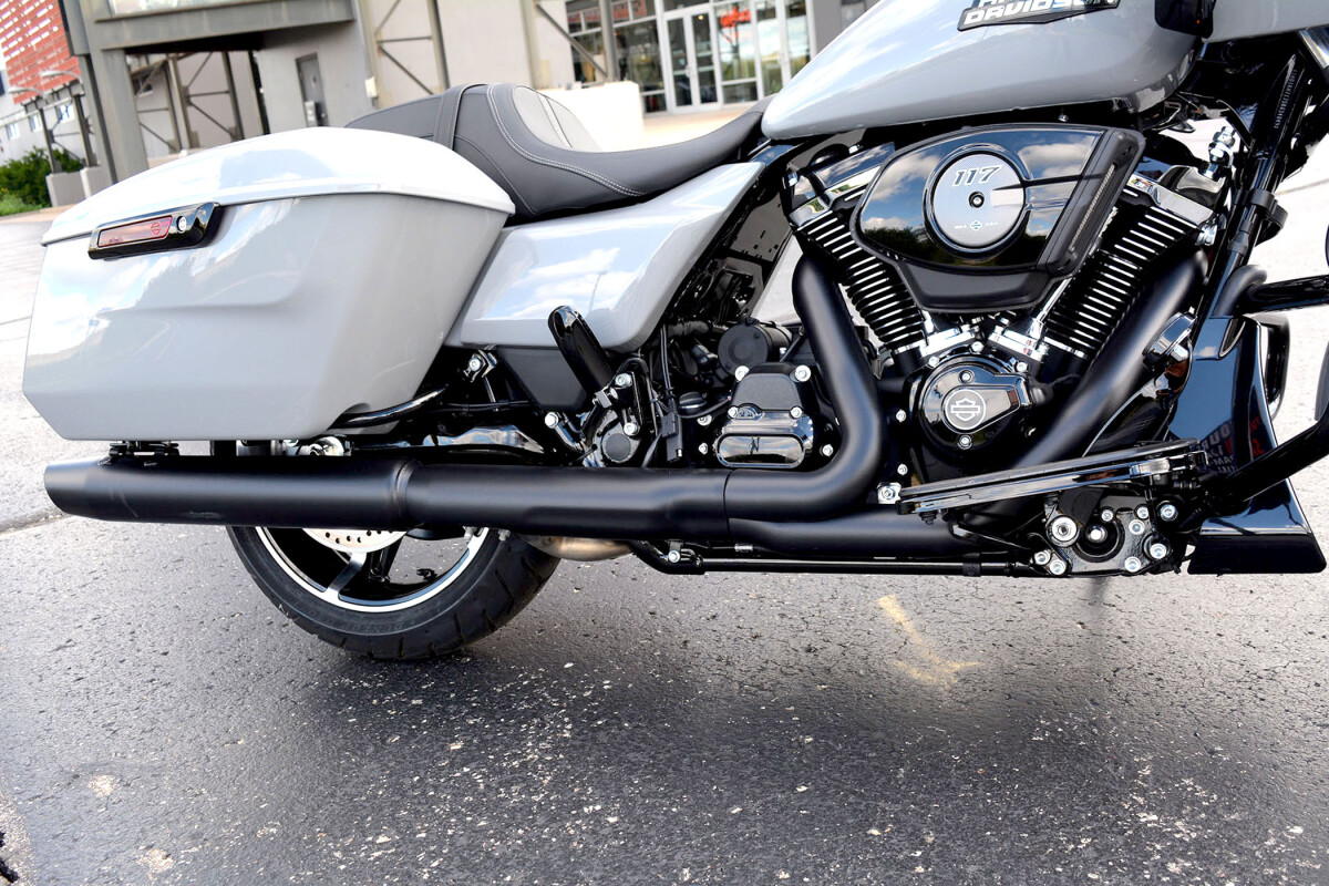 2025 Harley-Davidson Road Glide Billiard Gray - Black Finish - Photo 10