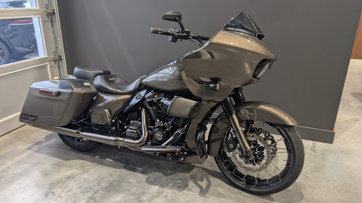 2021 Harley-Davidson CVO Road Glide Bronze Armor - Photo 2