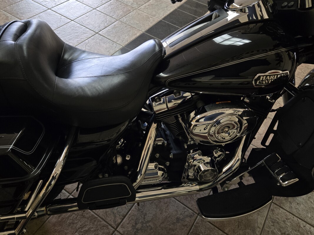 2008 Harley-Davidson Electra Glide Ultra Classic Vivid Black - Photo 2